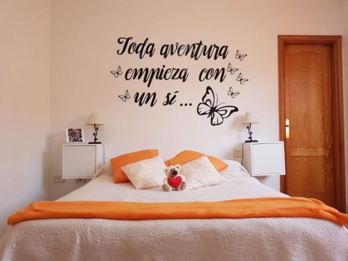 vinilo de pared para usar de cabecero de cama con mensaje de amor para habitacion de matrimonio